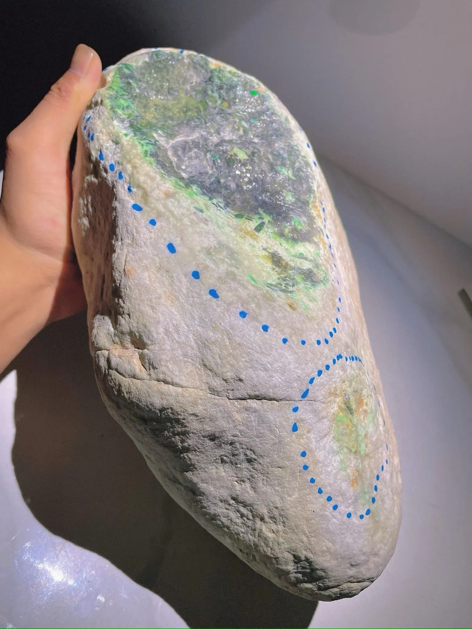 足球赛场上展现精湛技艺，赛况引人入胜的简单介绍