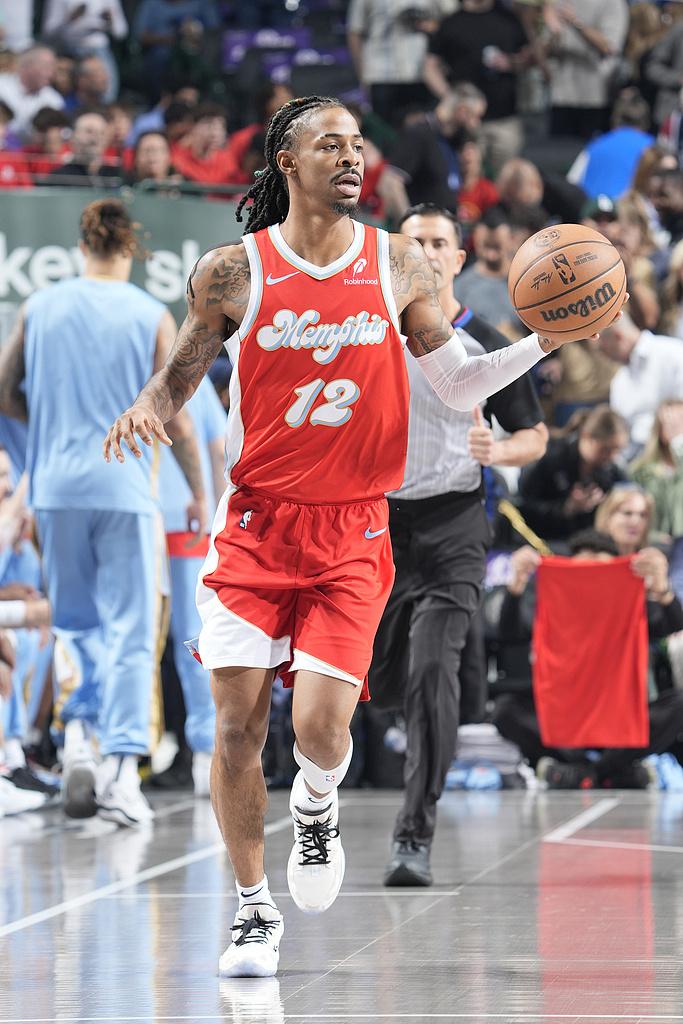 包含独行侠惊险获胜，灰熊遭遇四连败的词条