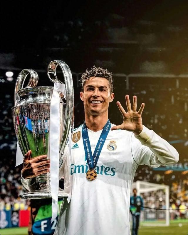 备受瞩目的足球明星争夺荣誉和胜利