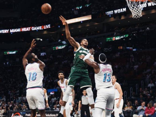 关于雄鹿主场大胜马刺，字母哥再次展现统治力的信息