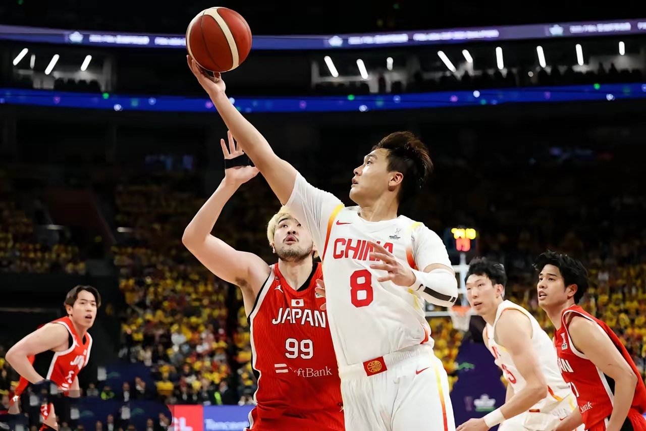 od体育馆-球员实力对决！国际篮球大赛中现惊艳一幕